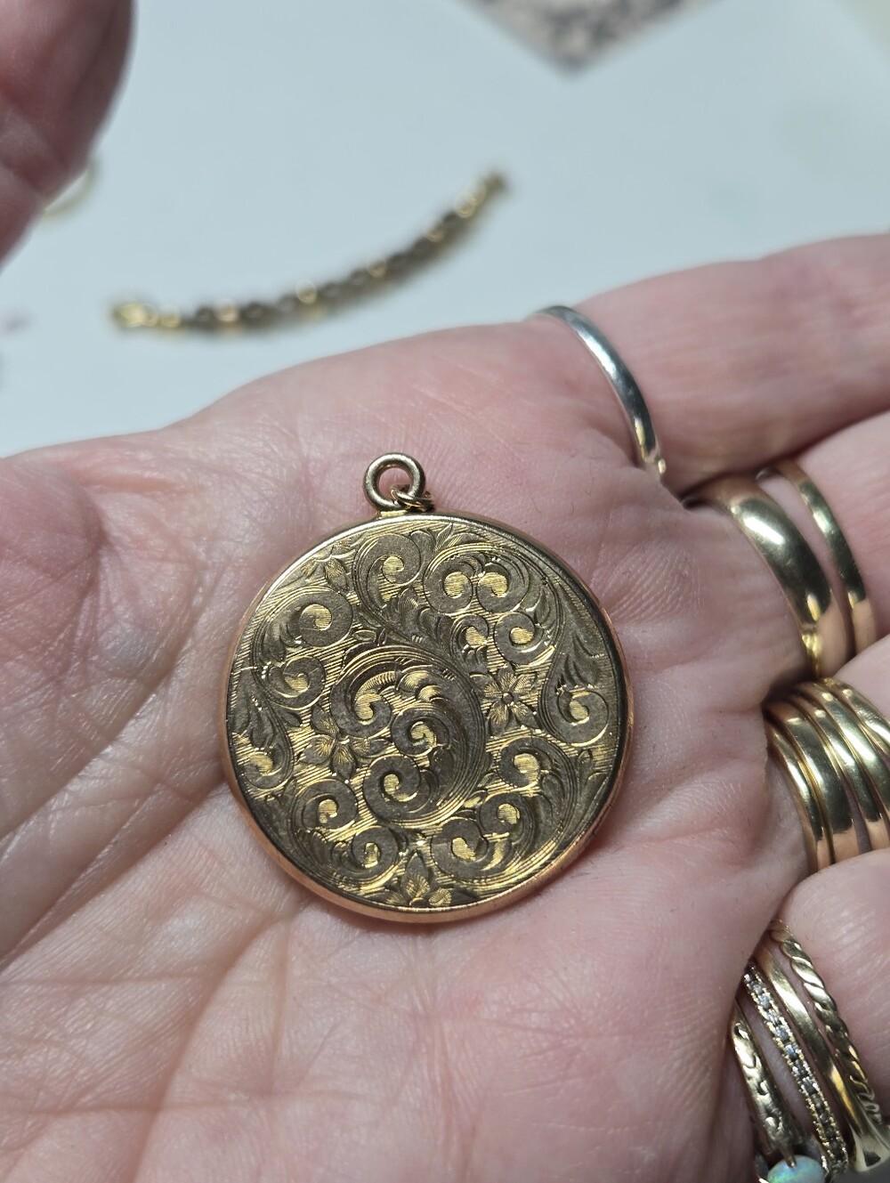 Victorian Gold Shell Engraved Round Locket Pendant Necklace